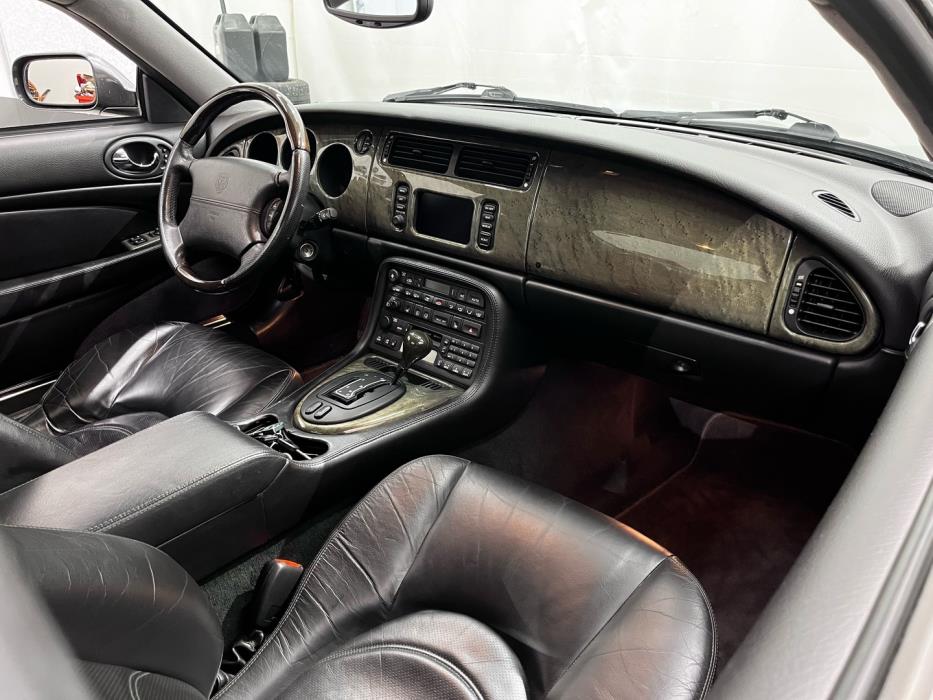 JAGUAR XK8 2001