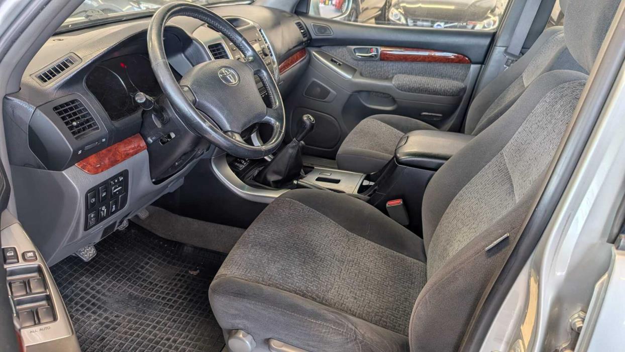 TOYOTA Land Cruiser 2003