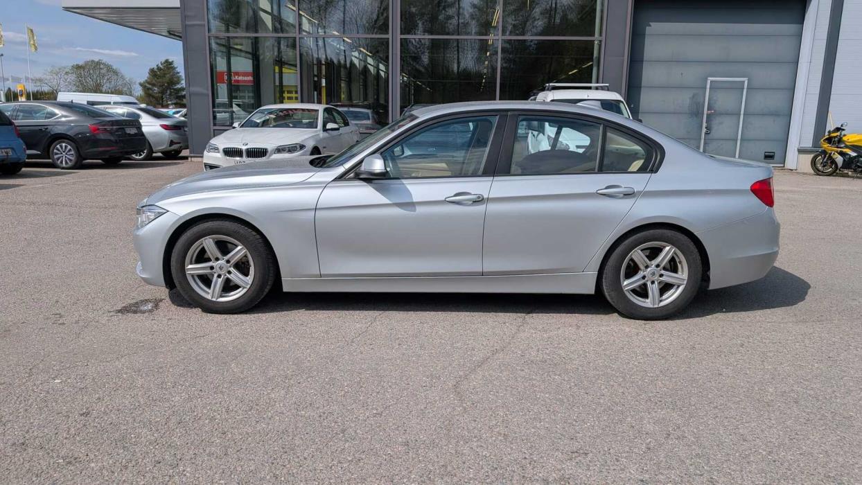 BMW 320 2012