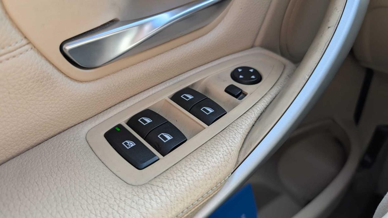 BMW 320 2012