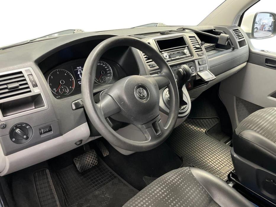 VOLKSWAGEN Caravelle 2012