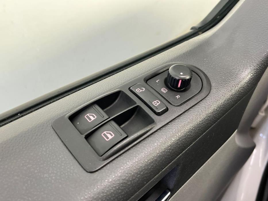 VOLKSWAGEN Caravelle 2012