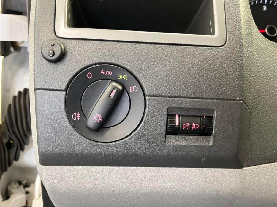 VOLKSWAGEN Caravelle 2012
