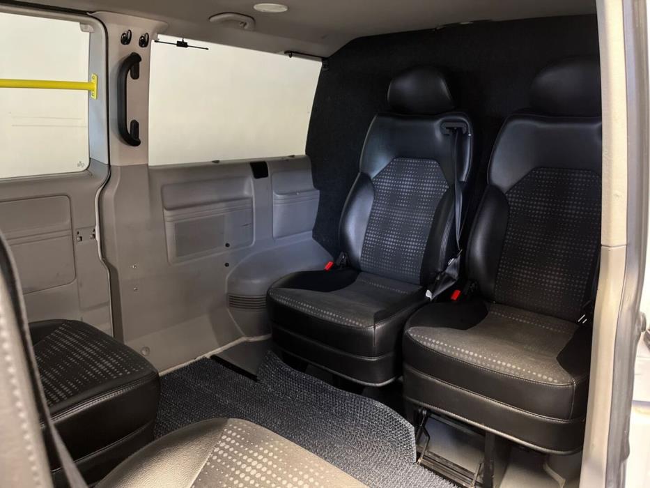 VOLKSWAGEN Caravelle 2012
