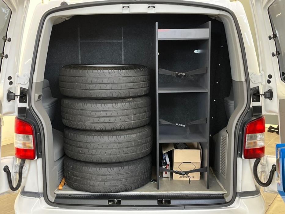 VOLKSWAGEN Caravelle 2012