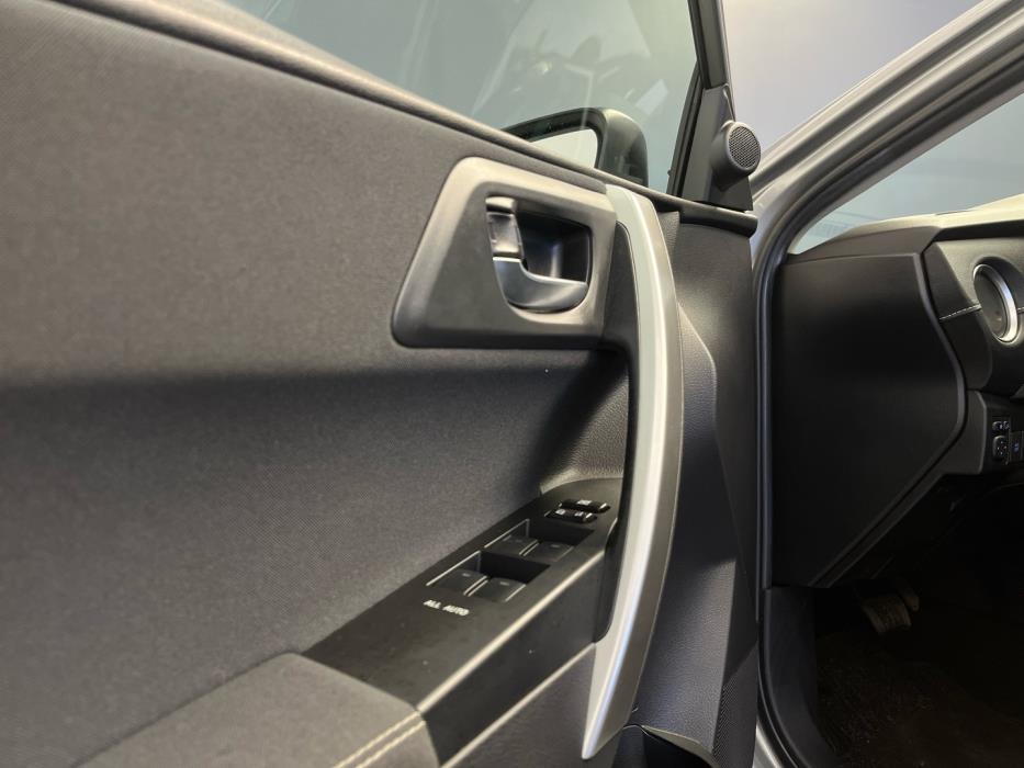 TOYOTA Auris 2013