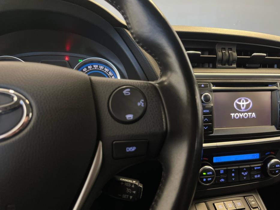 TOYOTA Auris 2013