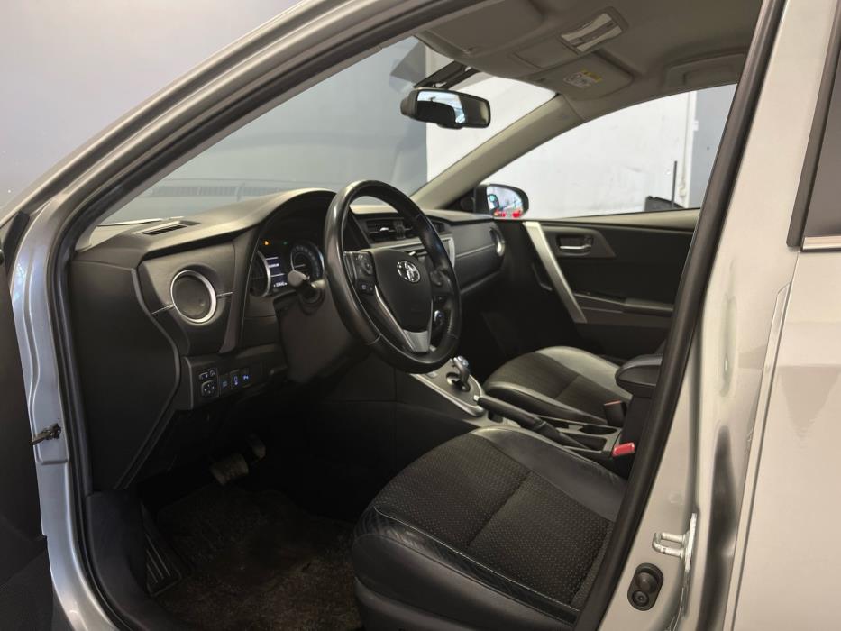 TOYOTA Auris 2013