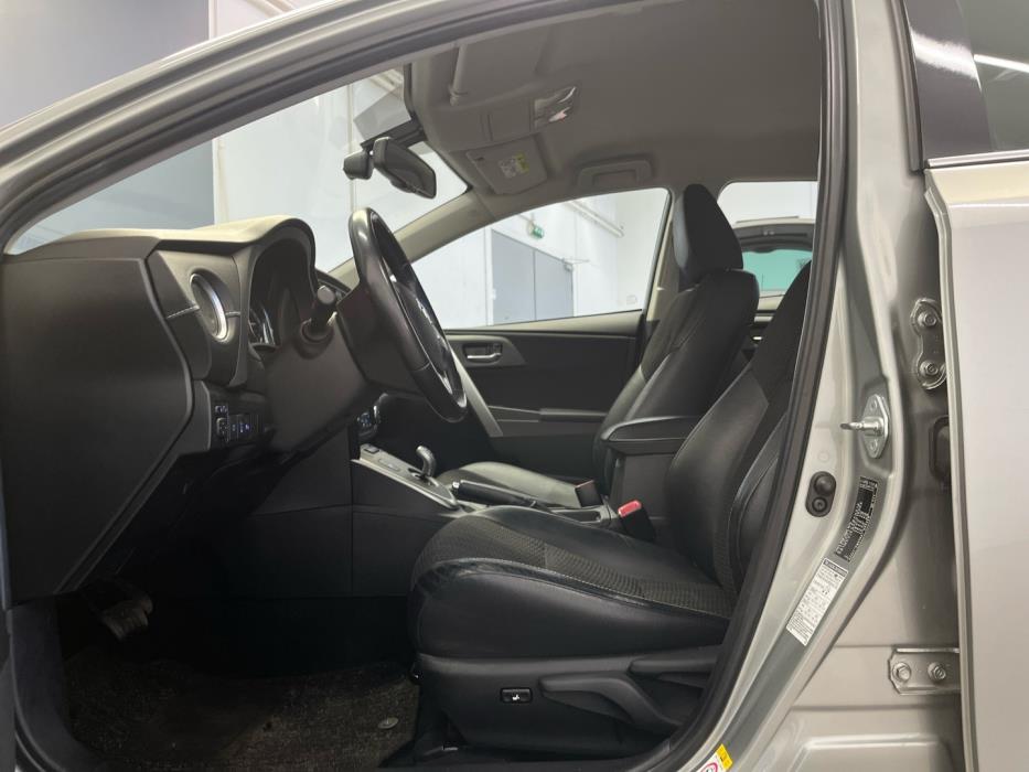 TOYOTA Auris 2013