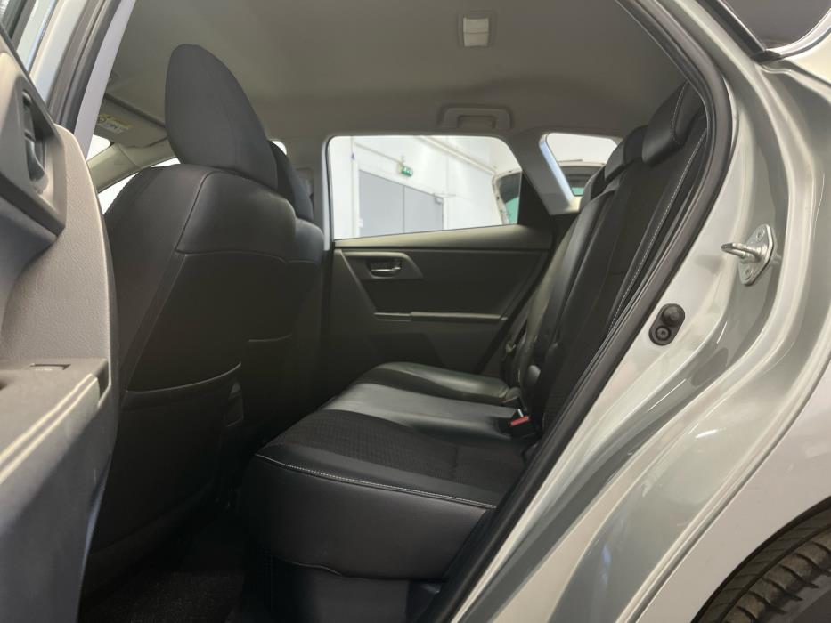 TOYOTA Auris 2013