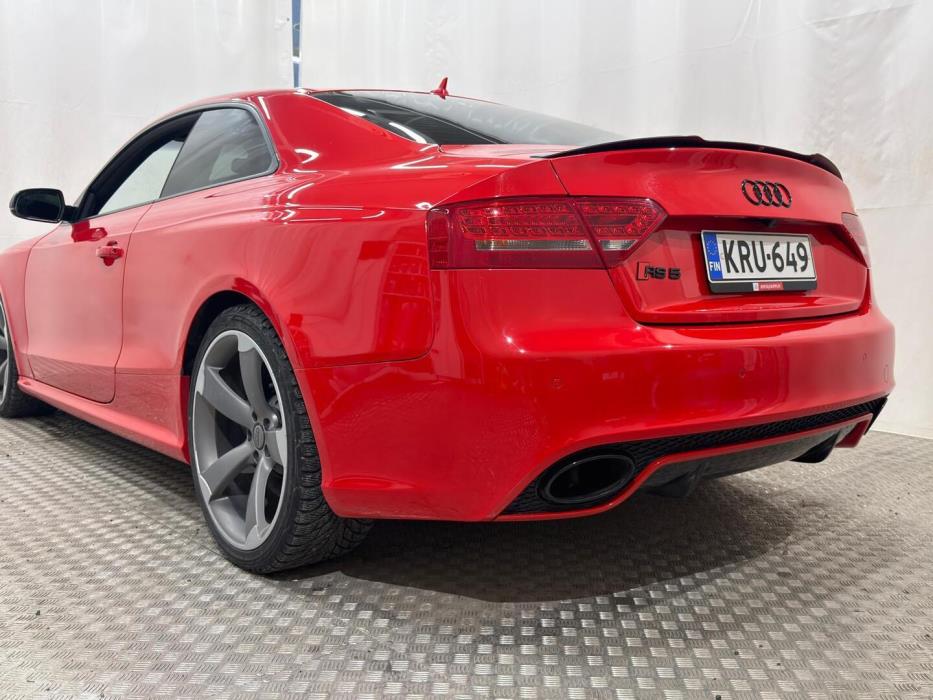 AUDI RS 5 2010