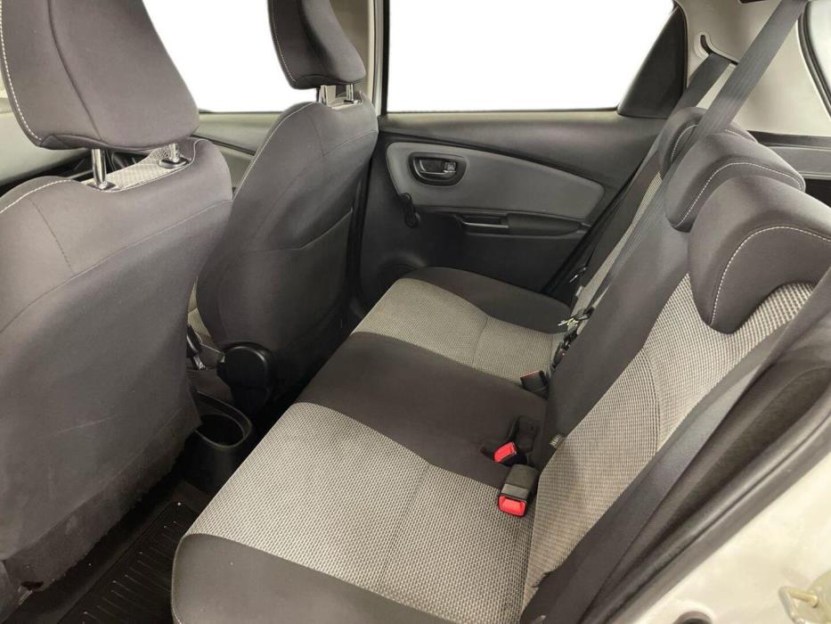TOYOTA Yaris 2015