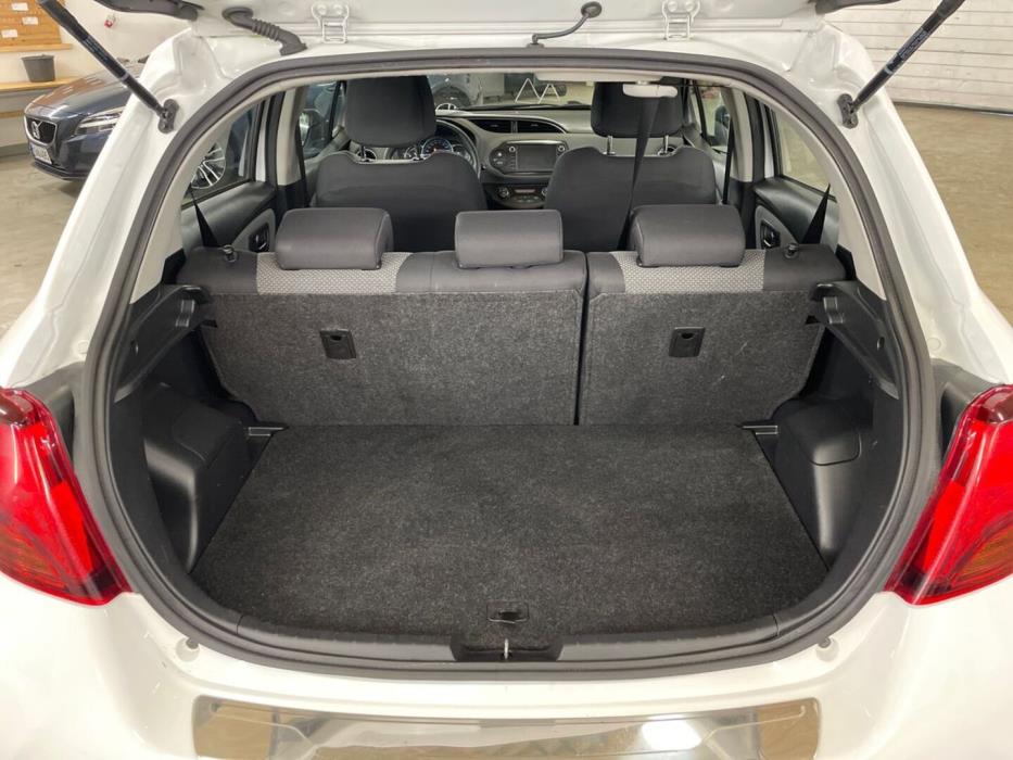 TOYOTA Yaris 2015