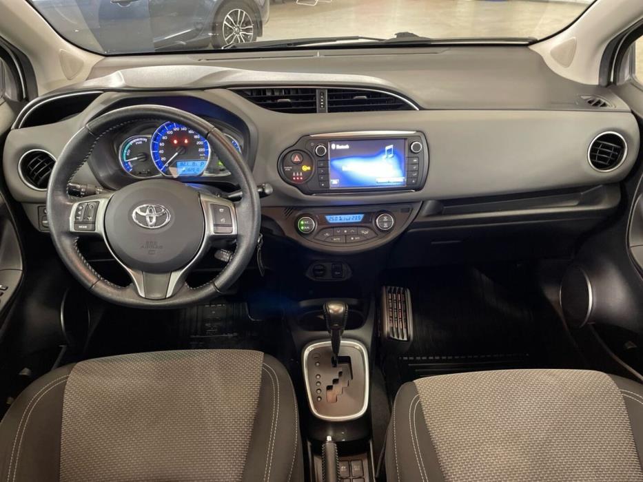 TOYOTA Yaris 2015