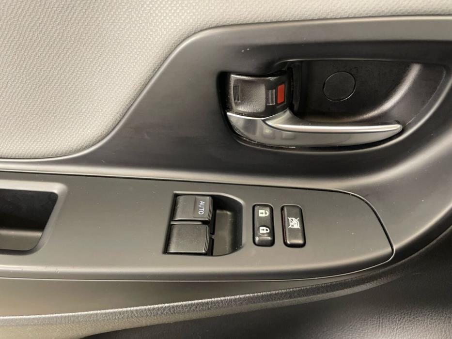 TOYOTA Yaris 2015