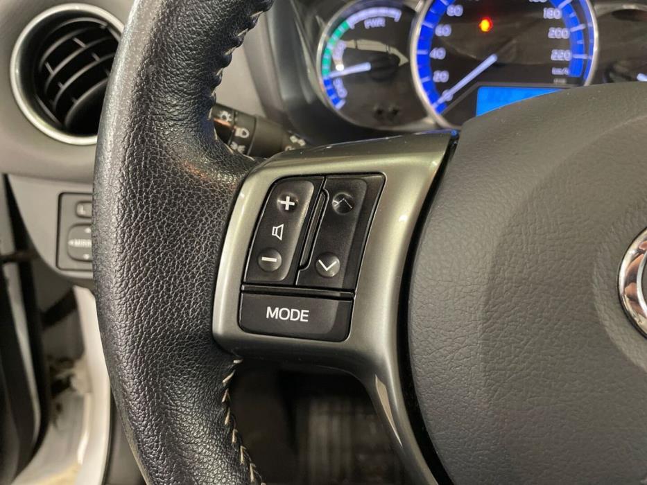 TOYOTA Yaris 2015