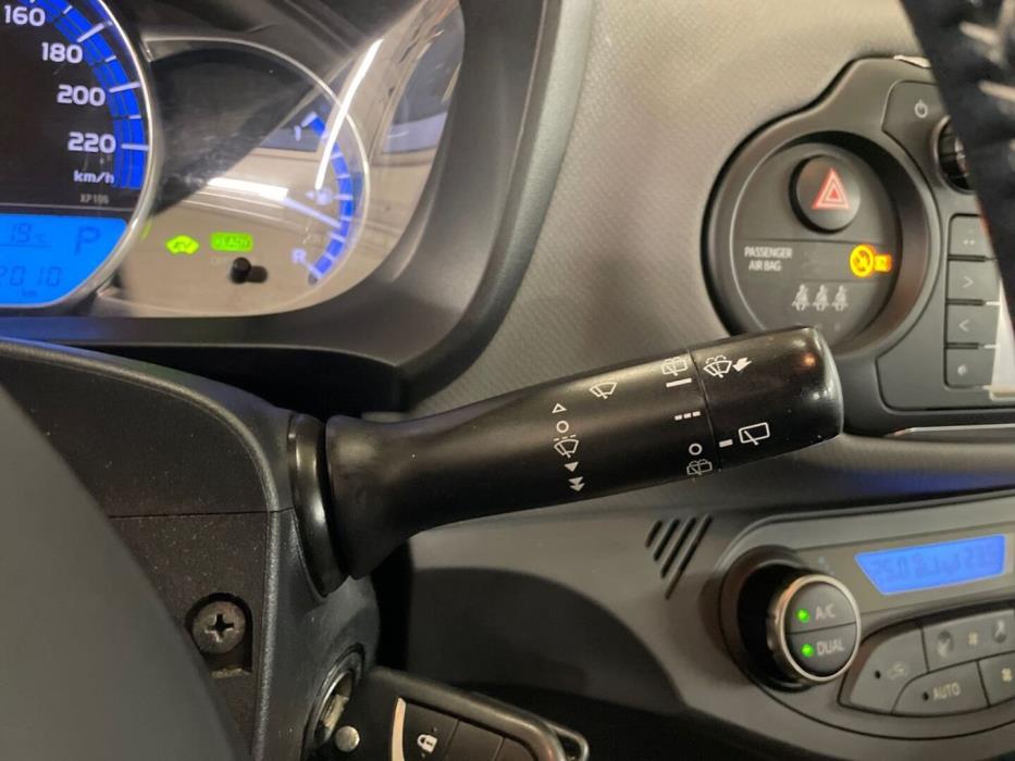 TOYOTA Yaris 2015