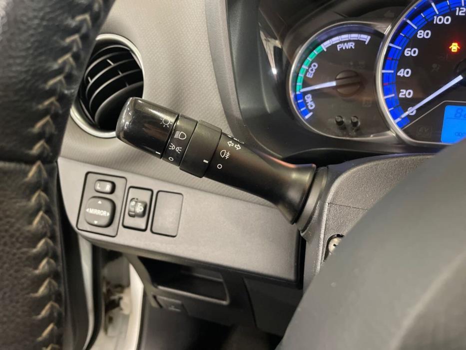 TOYOTA Yaris 2015