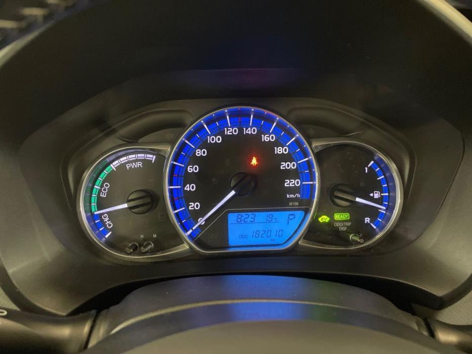 TOYOTA Yaris 2015