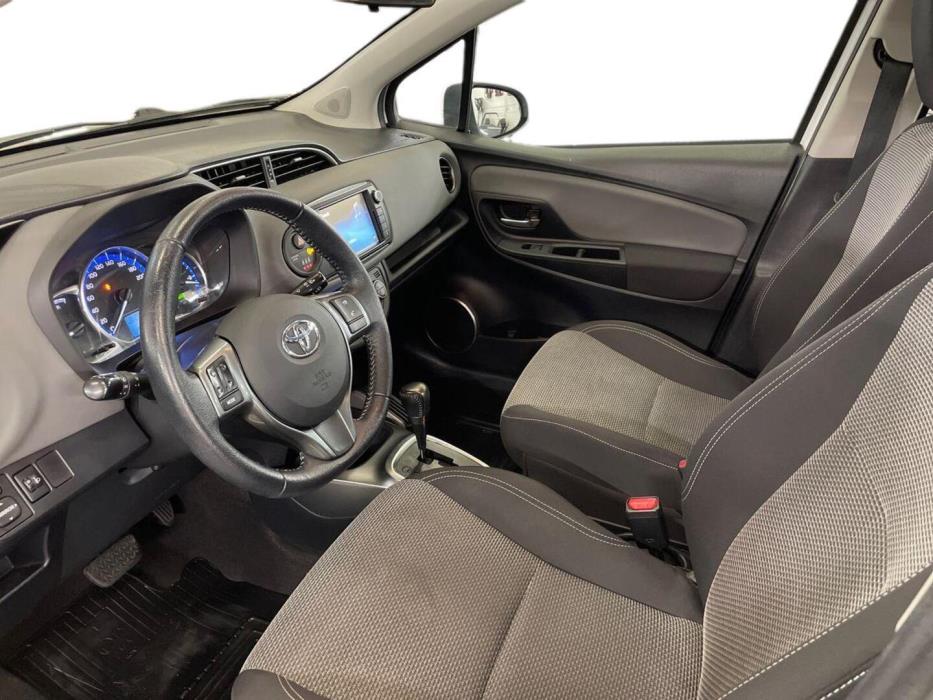 TOYOTA Yaris 2015