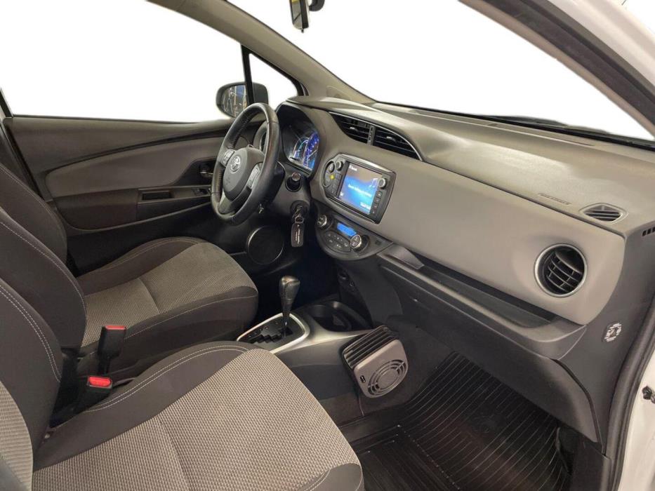 TOYOTA Yaris 2015