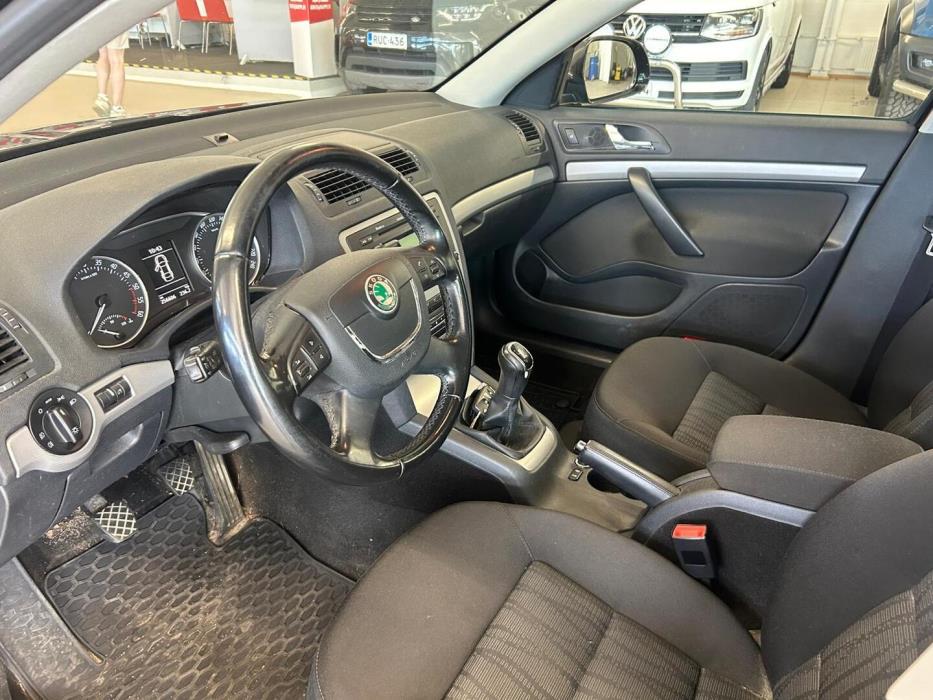 SKODA Octavia 2011