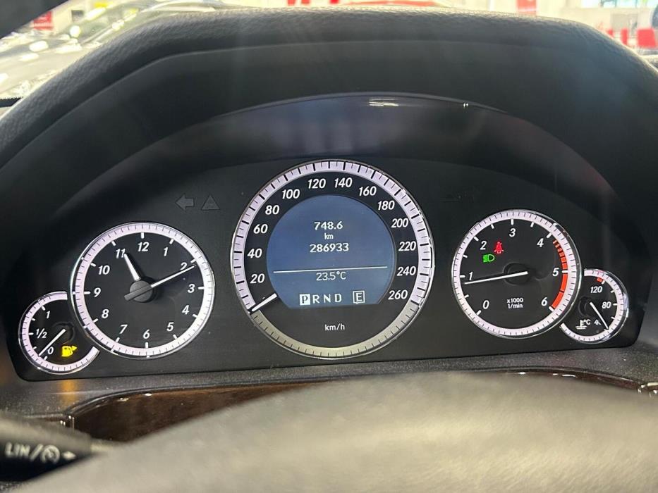 MERCEDES-BENZ E 2011