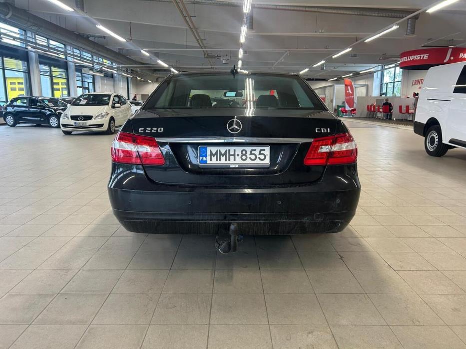 MERCEDES-BENZ E 2011