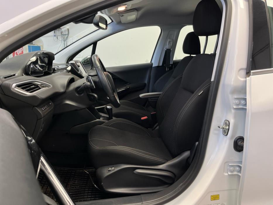 PEUGEOT 208 2016