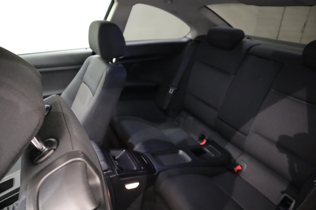 BMW 330 2010