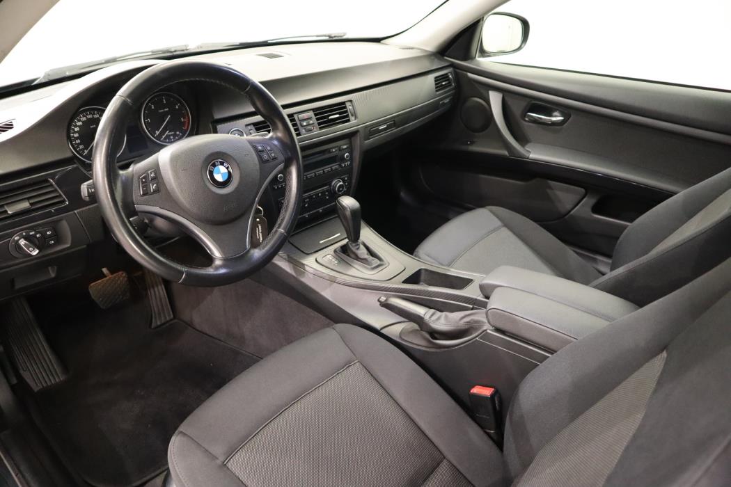 BMW 330 2010