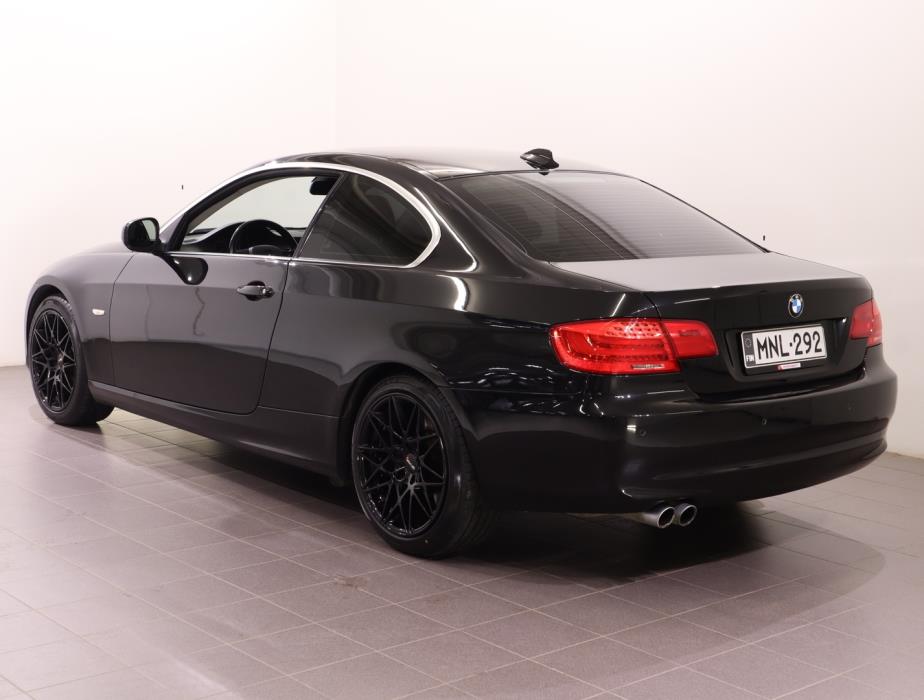 BMW 330 2010