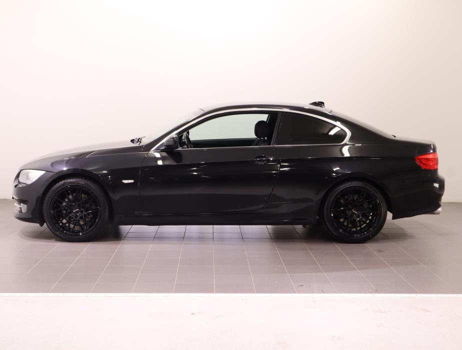 BMW 330 2010