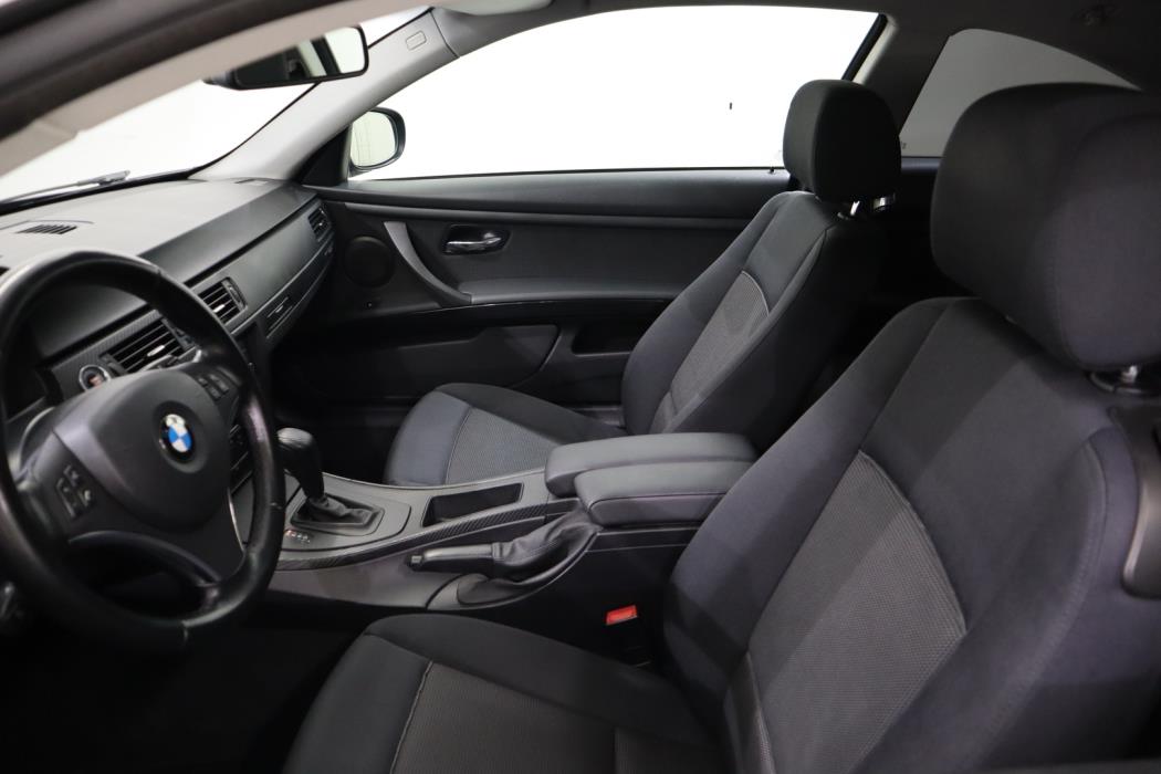 BMW 330 2010