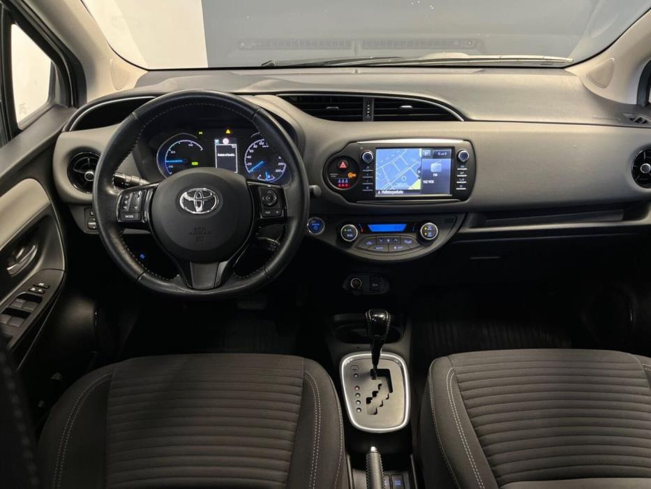 TOYOTA Yaris 2017
