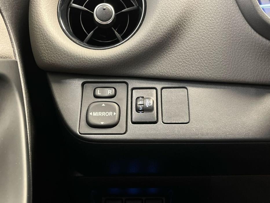 TOYOTA Yaris 2017