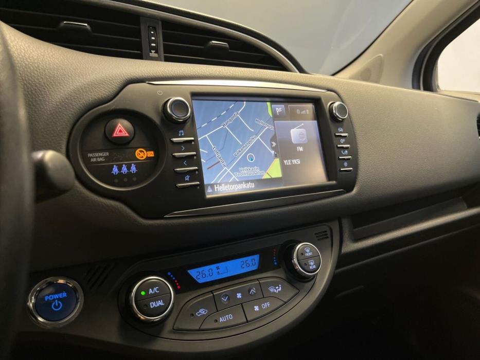 TOYOTA Yaris 2017