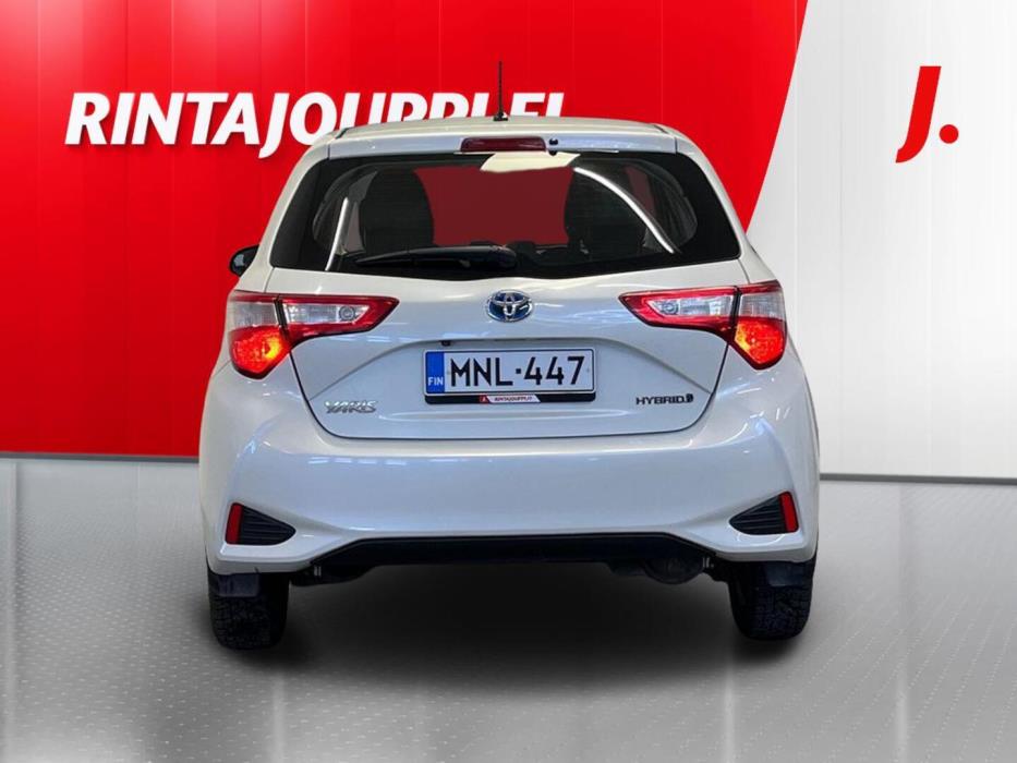 TOYOTA Yaris 2017