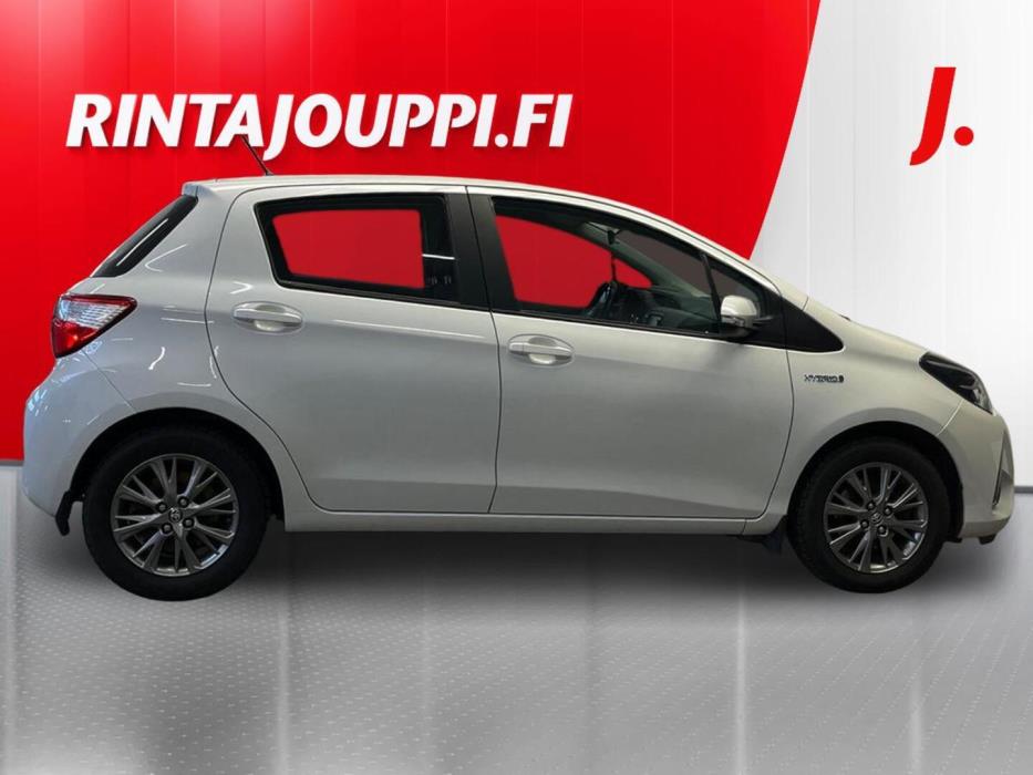TOYOTA Yaris 2017