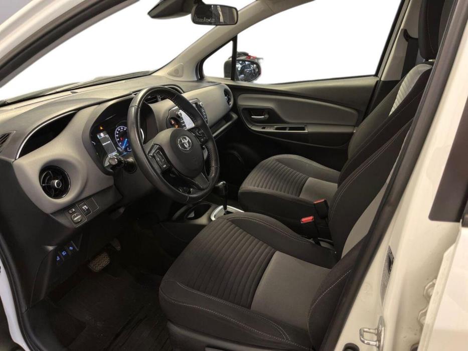 TOYOTA Yaris 2017