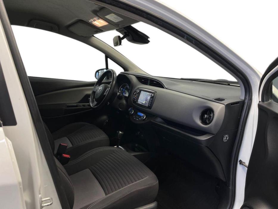 TOYOTA Yaris 2017