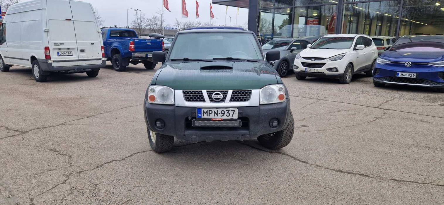 NISSAN Cab 2004