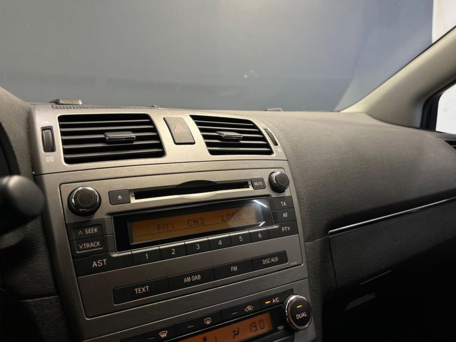TOYOTA Avensis 2010