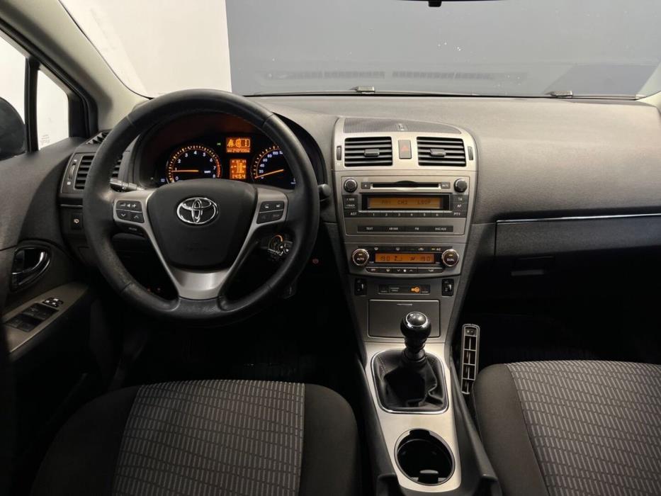TOYOTA Avensis 2010