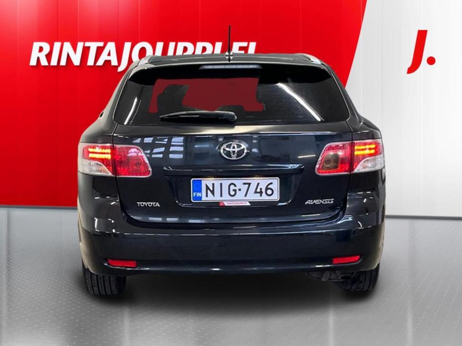 TOYOTA Avensis 2010
