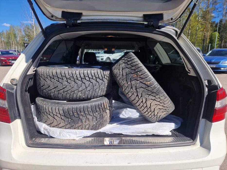 MERCEDES-BENZ E 2012