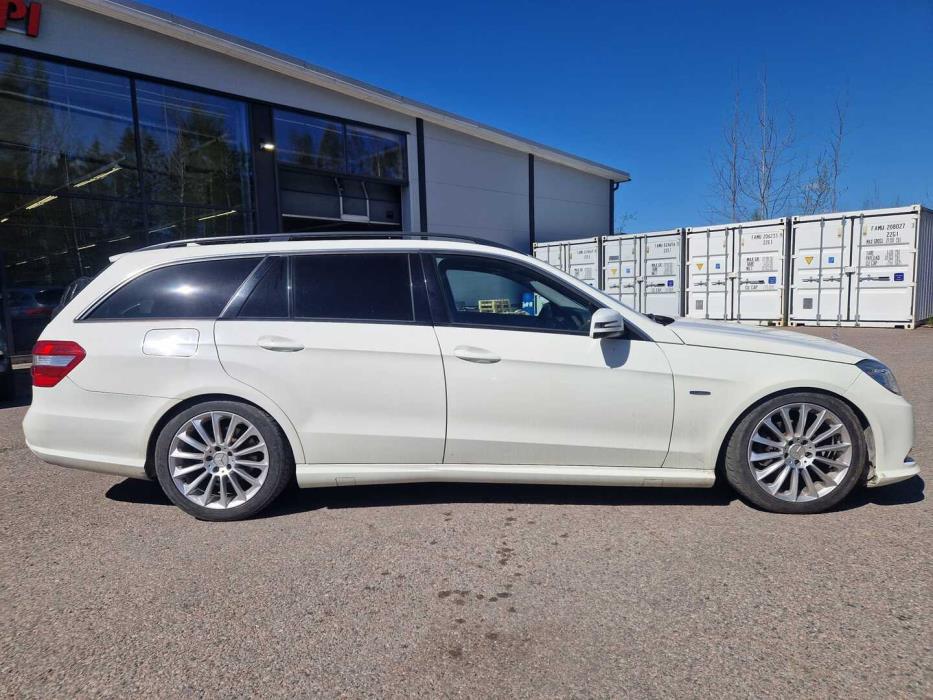 MERCEDES-BENZ E 2012
