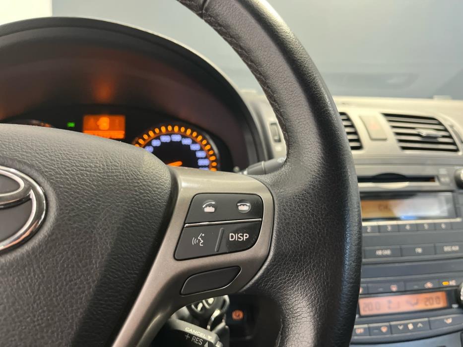 TOYOTA Avensis 2010