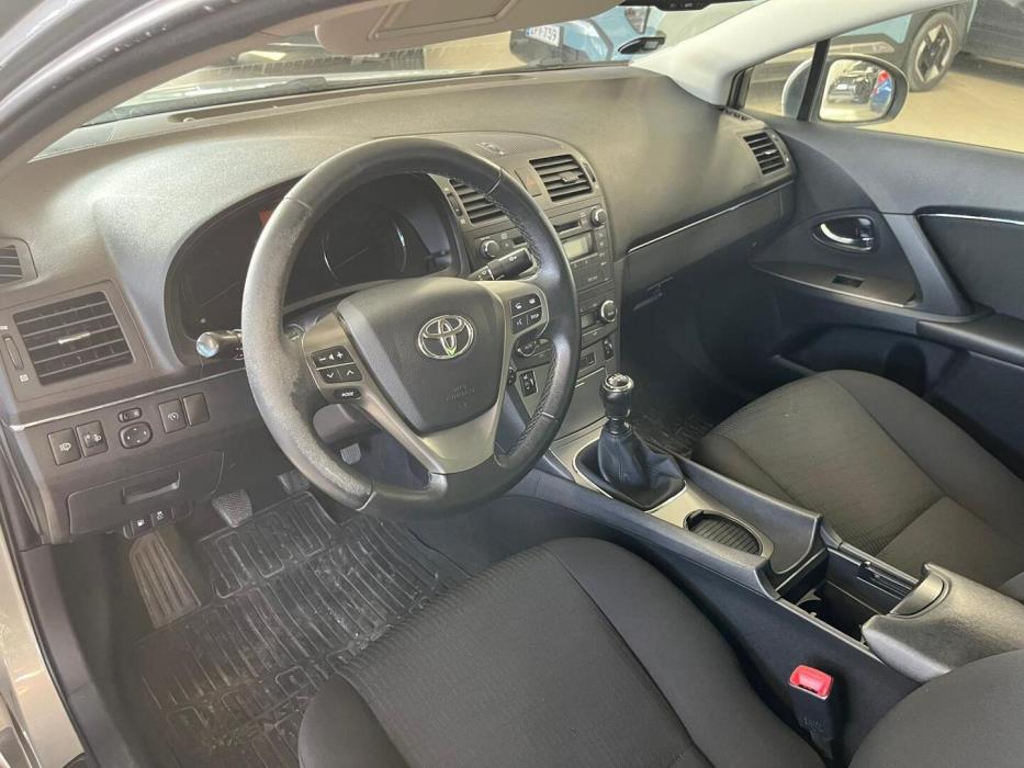 TOYOTA Avensis 2010