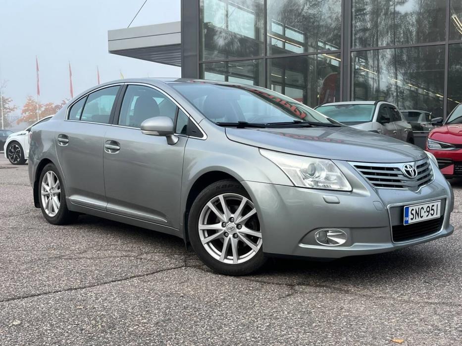 TOYOTA Avensis 2012